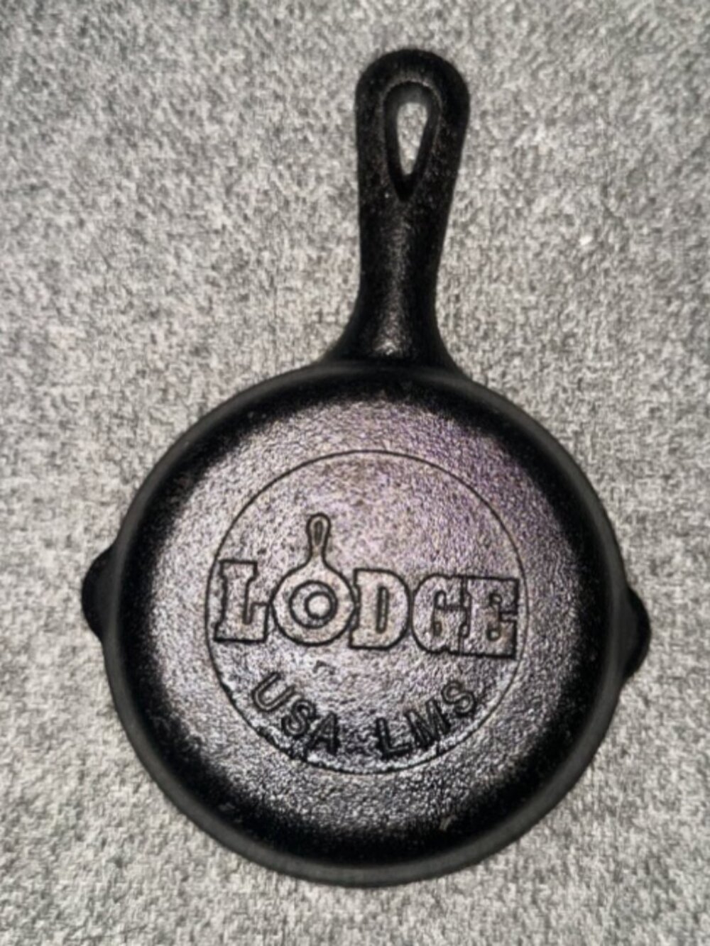 Lodge authentic Mini Cast Iron Skillet 3.5 Inch Small Frying Pan USA LMS Black